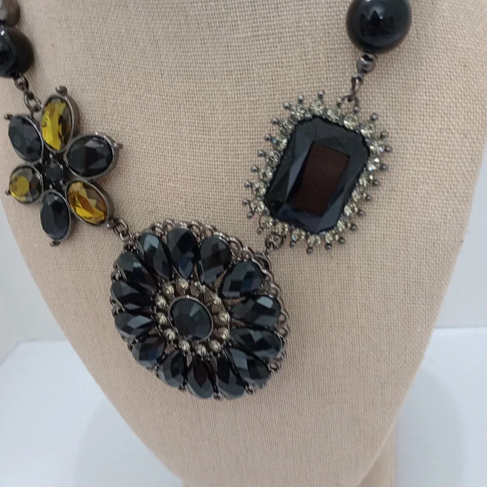 Premier Designs Black Beaded‎ Floral Statement Necklace w/ Detachable Brooch